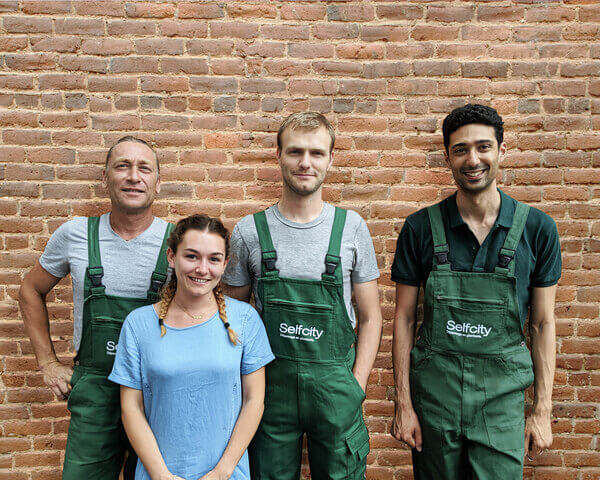 Equipe de plombiers qualifiés